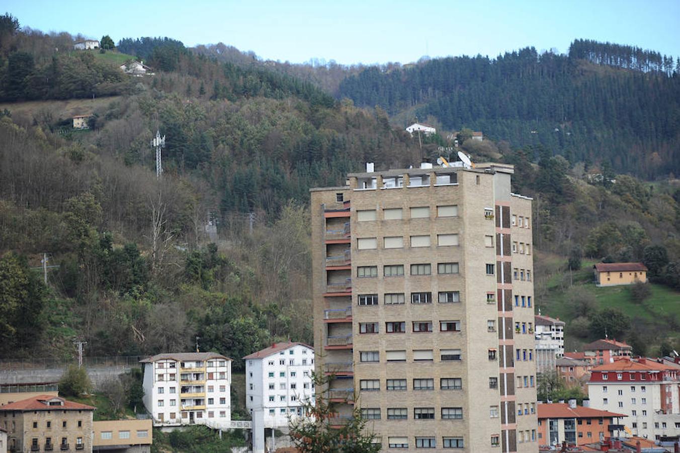 El edificio eibarrés mide 77 metros y es el más alto del territorio guipuzcoano