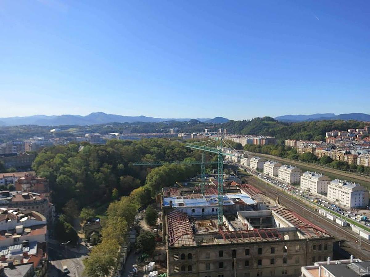 El emblemático edificio donostiarra cuenta con una altura de 76 metros y es el segundo más alto de Gipuzkoa