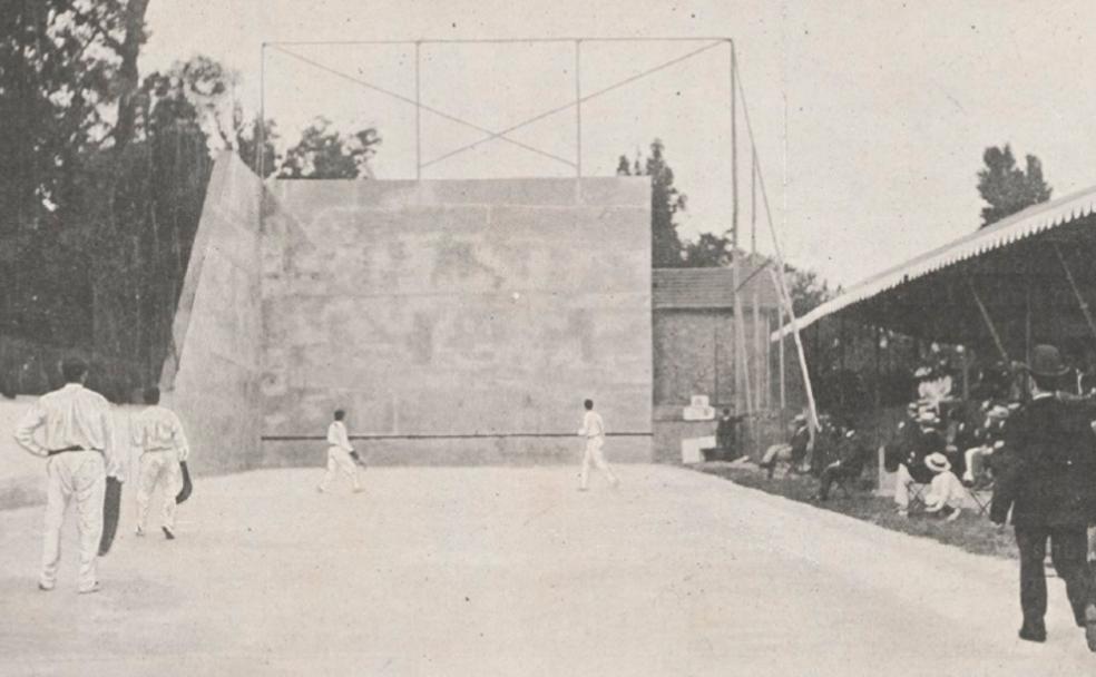 Partido de cesta punta en París en 1900.
