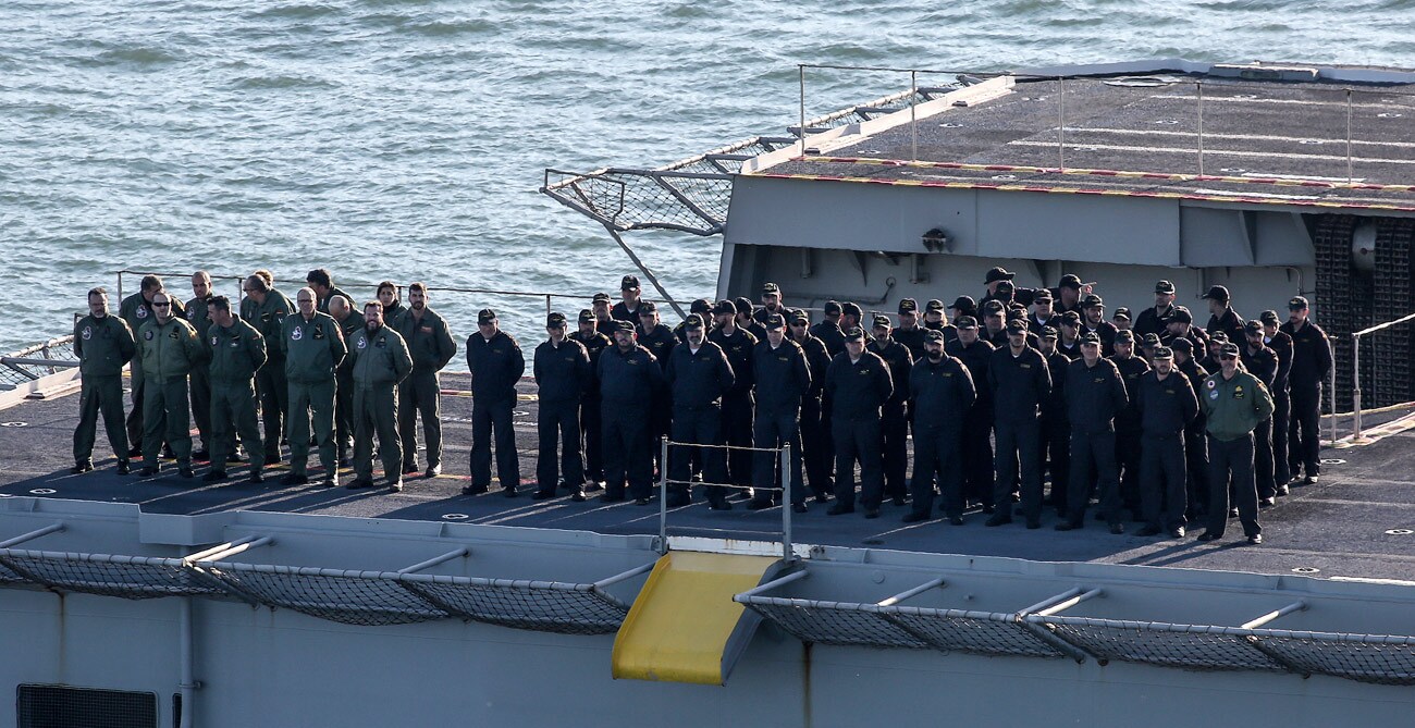 Este viernes ha llegado a Getxo el portaaviones 'Juan Carlos I'. El buque permanecerá atracado hasta el domingo para poder visitado.