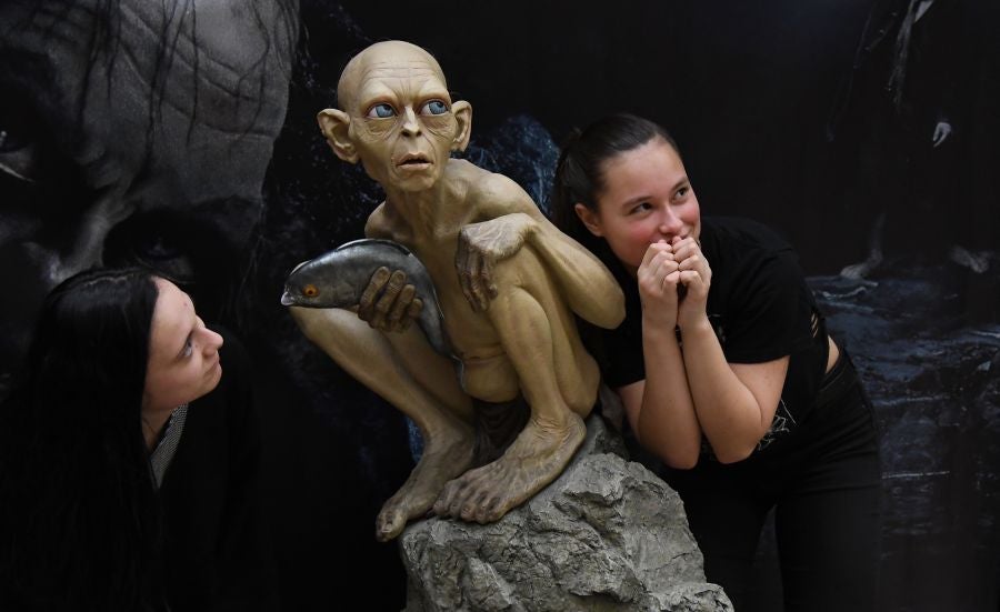 Numeroso público de todas las edades se ha acercado este sábado hasta el Kursaal donde se celebra la tercera edición del Salón del Cómic