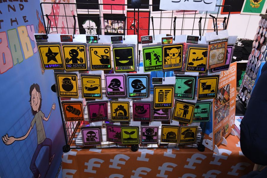 Numeroso público de todas las edades se ha acercado este sábado hasta el Kursaal donde se celebra la tercera edición del Salón del Cómic