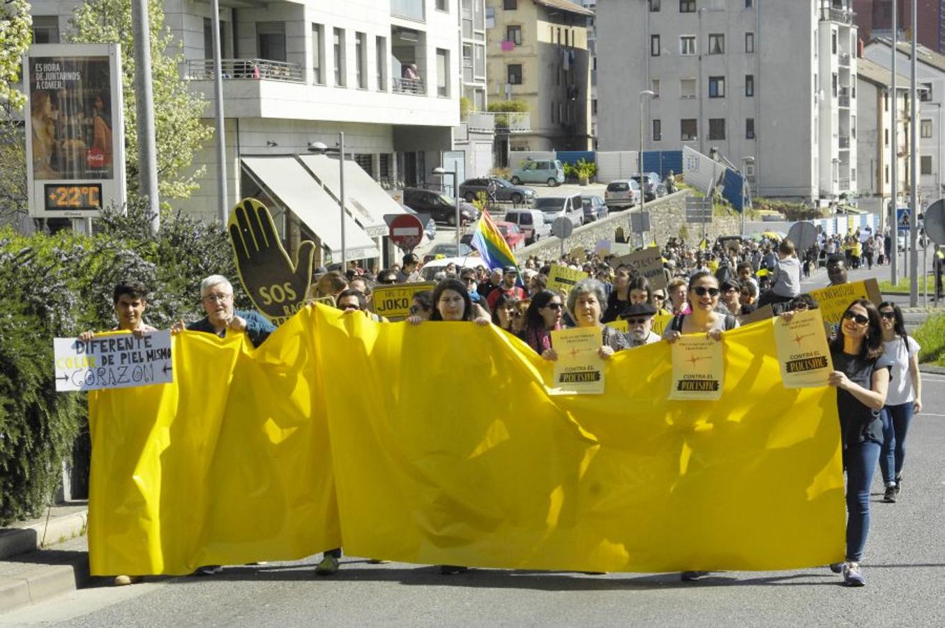 Cientos de personas han participado este domingo en la XXIII Marcha contra el Racismo y la Xenofobia, que un año más ha partido de Trintxerpe al centro de San Sebastián, para advertir del «peligro del ascenso de las extremas derechas» para las políticas migratorias y de asilo.