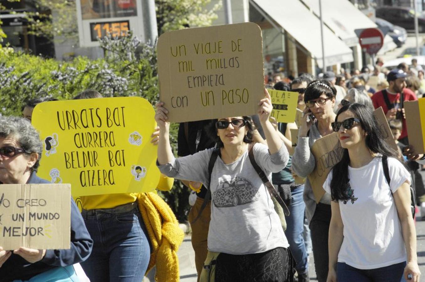 Cientos de personas han participado este domingo en la XXIII Marcha contra el Racismo y la Xenofobia, que un año más ha partido de Trintxerpe al centro de San Sebastián, para advertir del «peligro del ascenso de las extremas derechas» para las políticas migratorias y de asilo.