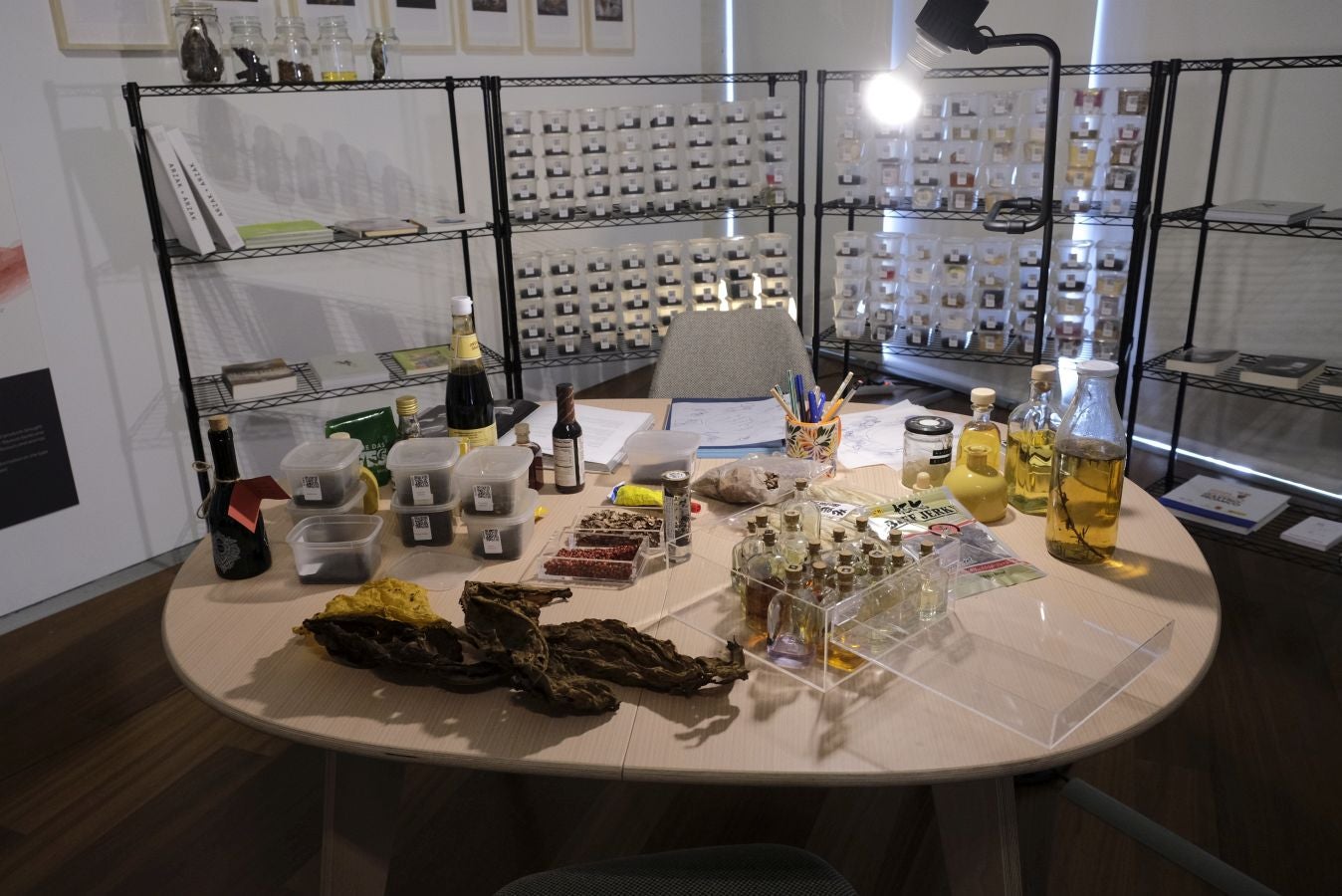 San Telmo y Tabakalera inauguran dos exposiciones que retratan la evolución de la sociedad vasca a través del chef donostiarra y la Nueva Cocina Vasca