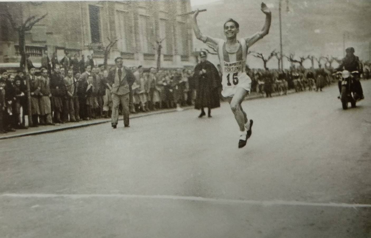 El 30 de marzo del año 1919, la Behobia-San Sebastián se disputó por primera vez. Desde entonces, la carrera ha tenido 54 ediciones en tres etapas diferentes.