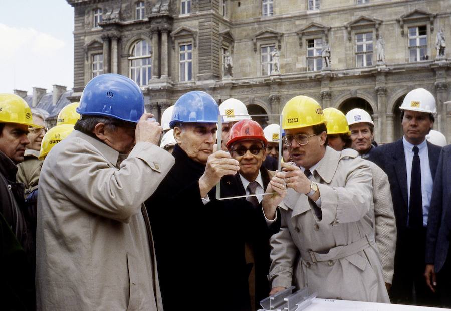 n los cristales de la pirámide del Museo del Louvre, que este viernes ha cumplido 30 años convertida en un emblema más de la ciudad, ya no quedan cicatrices de la controversia que provocó su diseño vanguardista en medio de un palacio neoclásico.