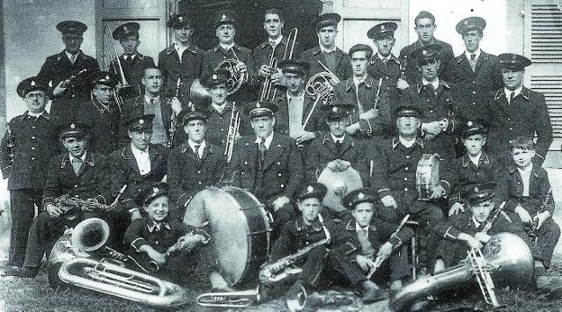 Poco ha cambiado el característico uniforme de la Banda, como se aprecia en esta foto de 1935.