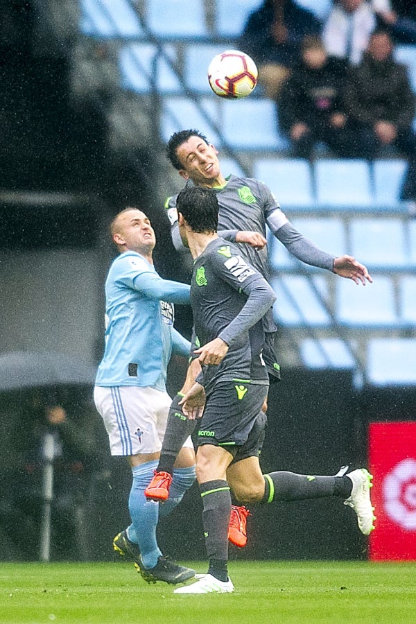 A pesar de llegar al descanso por delante, el conjunto txuri-urdin, que se ha quedado con diez tras la expulsión de Willian José, ha caído ante un Celta con Iago Aspas pletórico. 