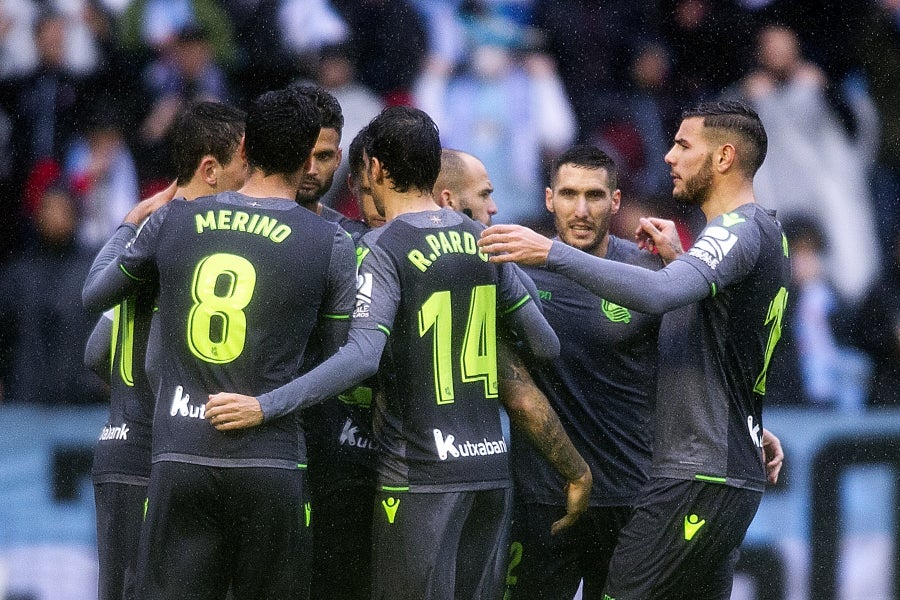 A pesar de llegar al descanso por delante, el conjunto txuri-urdin, que se ha quedado con diez tras la expulsión de Willian José, ha caído ante un Celta con Iago Aspas pletórico. 