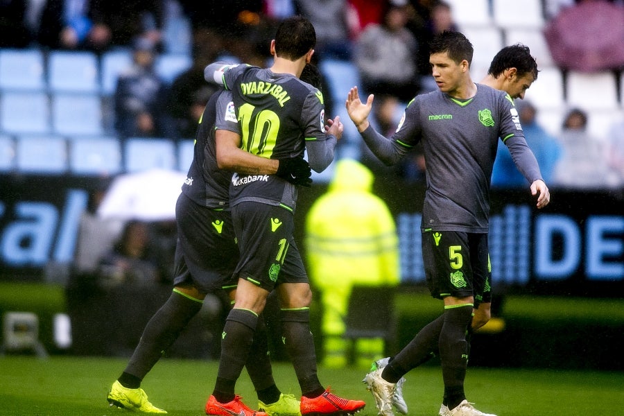 A pesar de llegar al descanso por delante, el conjunto txuri-urdin, que se ha quedado con diez tras la expulsión de Willian José, ha caído ante un Celta con Iago Aspas pletórico. 