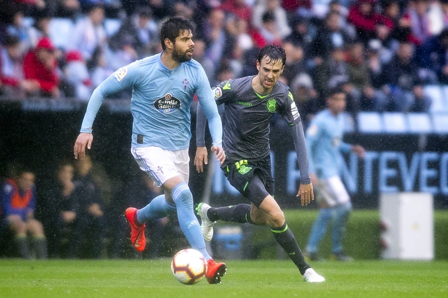 A pesar de llegar al descanso por delante, el conjunto txuri-urdin, que se ha quedado con diez tras la expulsión de Willian José, ha caído ante un Celta con Iago Aspas pletórico. 