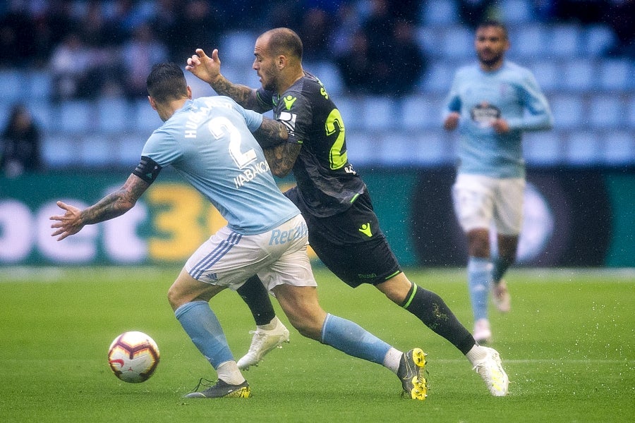 A pesar de llegar al descanso por delante, el conjunto txuri-urdin, que se ha quedado con diez tras la expulsión de Willian José, ha caído ante un Celta con Iago Aspas pletórico. 