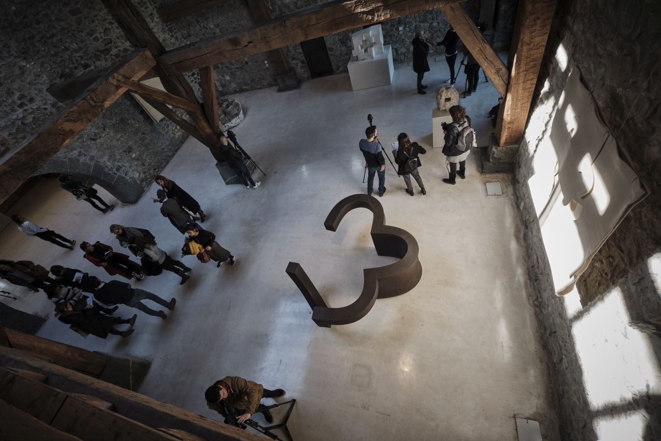 Los responsables del remodelado museo de Zabalaga presentan las nuevas instalaciones y la exposición inaugural antes de su reapertura al público