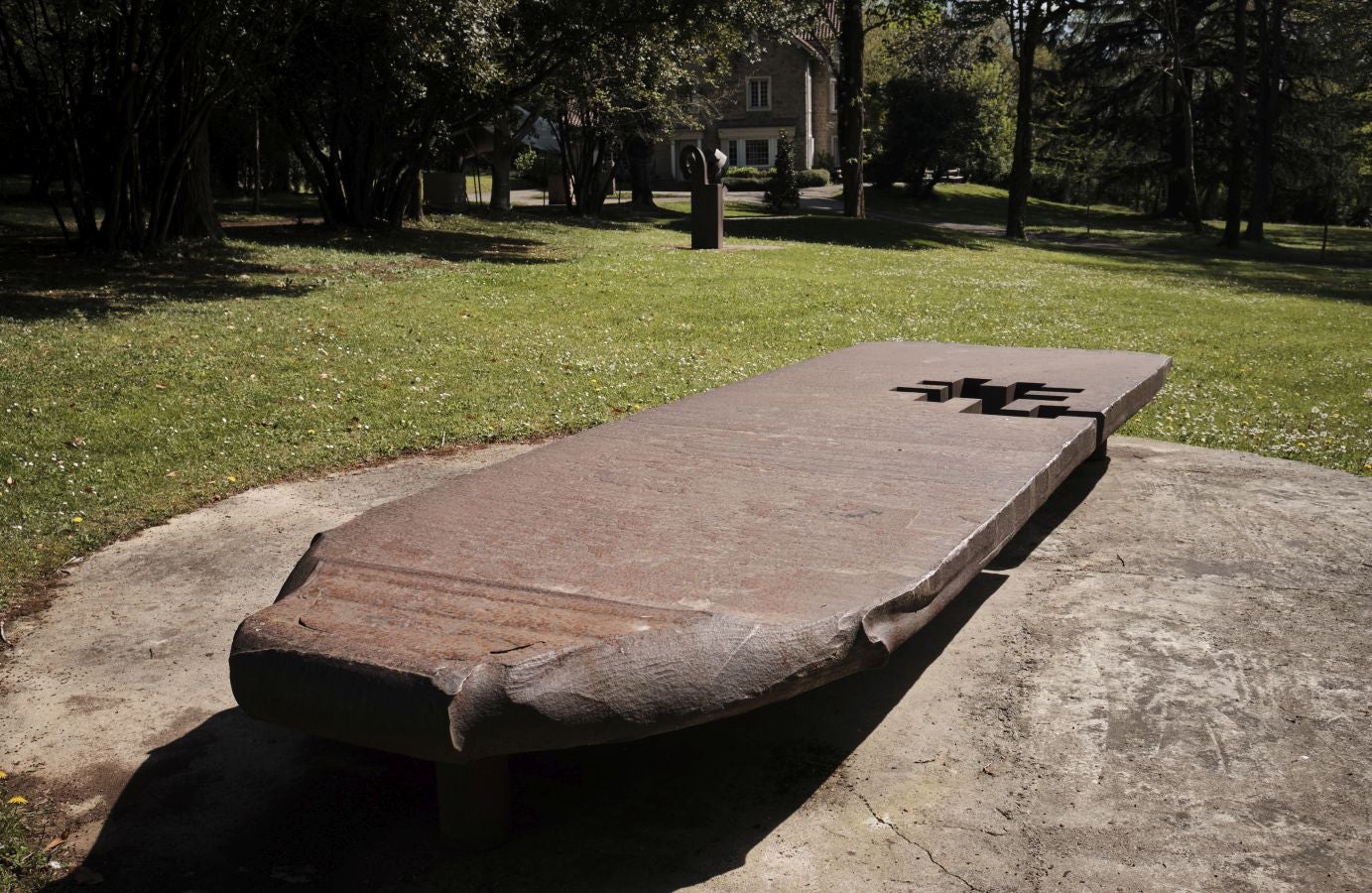 Los responsables del remodelado museo de Zabalaga presentan las nuevas instalaciones y la exposición inaugural antes de su reapertura al público