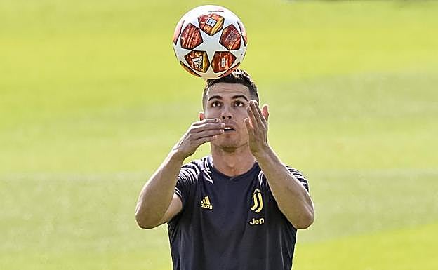 Cristiano Ronaldo, durante un entrenamiento con la Juventus. 