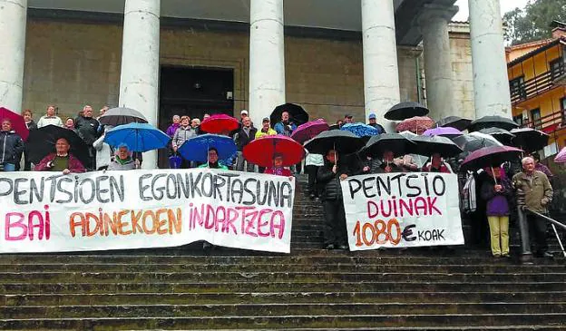 Concentración de los pensionistas el pasado lunes. 