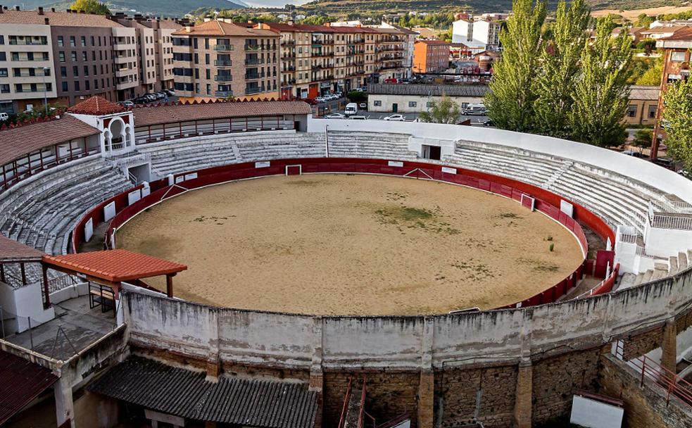 Una vista de la plaza de toros de Estella.