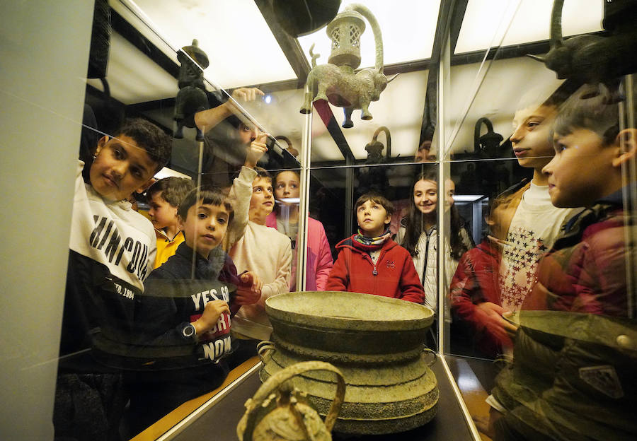 Un total de 530 escolares han visitado en Pasaia la exposición de los guerreros de Xian hasta la fecha.