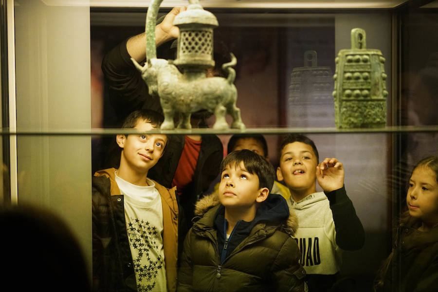 Un total de 530 escolares han visitado en Pasaia la exposición de los guerreros de Xian hasta la fecha.