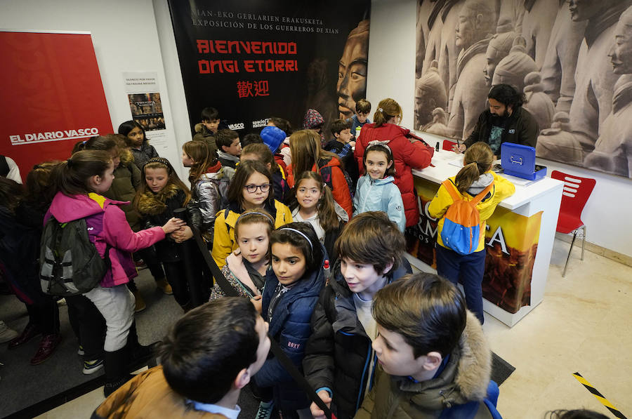 Un total de 530 escolares han visitado en Pasaia la exposición de los guerreros de Xian hasta la fecha.