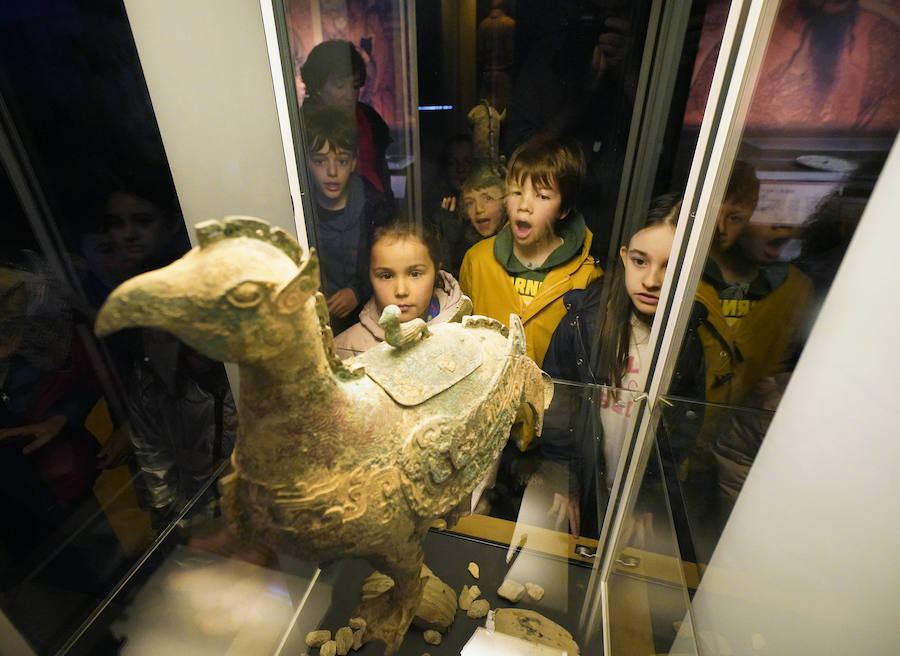 Un total de 530 escolares han visitado en Pasaia la exposición de los guerreros de Xian hasta la fecha.