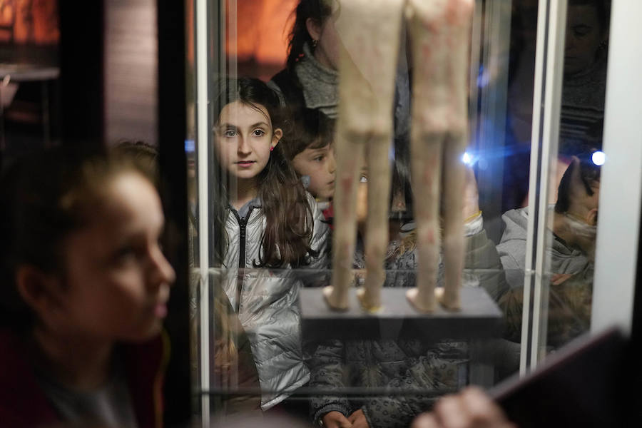 Un total de 530 escolares han visitado en Pasaia la exposición de los guerreros de Xian hasta la fecha.