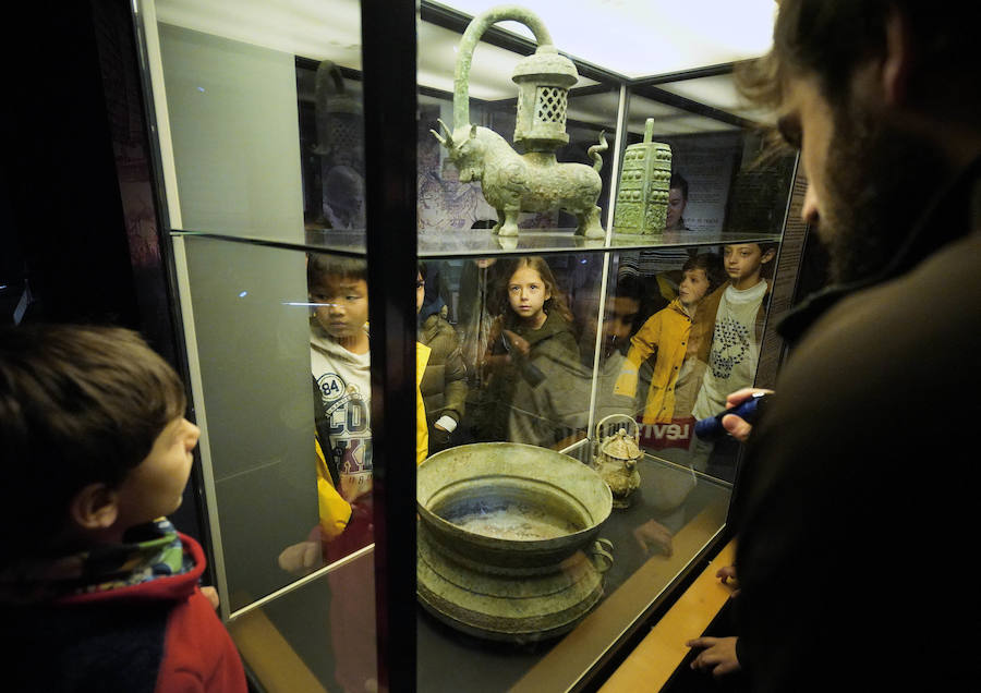 Un total de 530 escolares han visitado en Pasaia la exposición de los guerreros de Xian hasta la fecha.