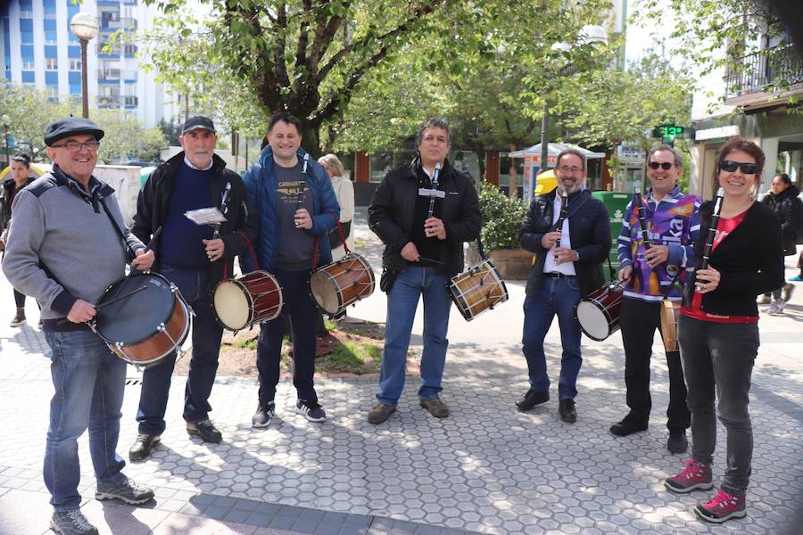 Mutrikutik goizeko 6ak aldera sartu ondoren, kostaldean zehar ibiliko da 21. Korrikaren lekukoa eskuz esku. Arratsaldean helduko da Donostiara eta bertan 42 kilometro egingo ditu auzo ezberdinetan. 