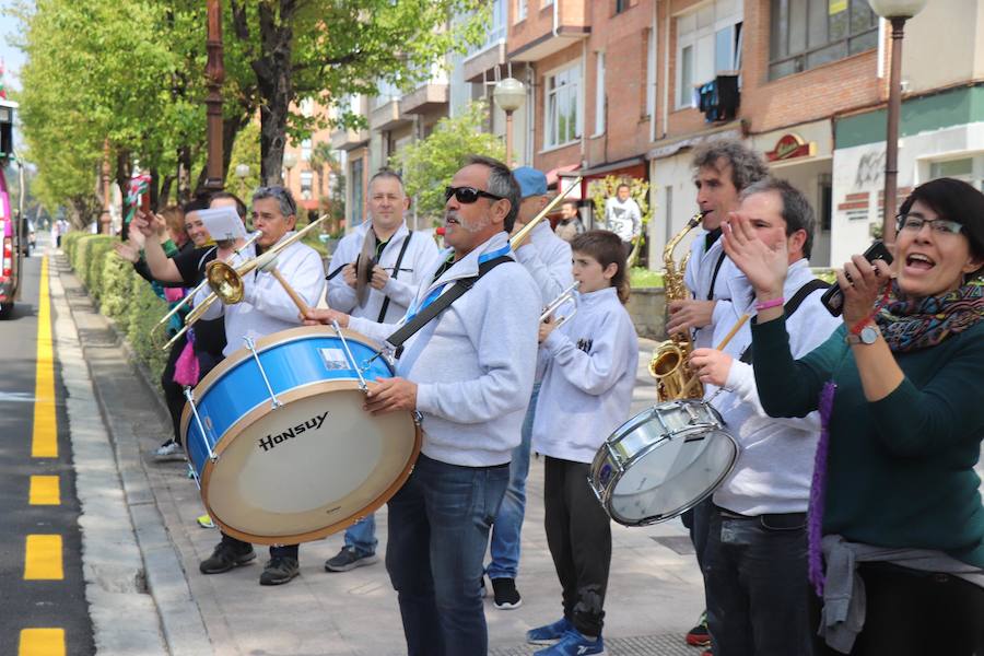 Mutrikutik goizeko 6ak aldera sartu ondoren, kostaldean zehar ibiliko da 21. Korrikaren lekukoa eskuz esku. Arratsaldean helduko da Donostiara eta bertan 42 kilometro egingo ditu auzo ezberdinetan. 