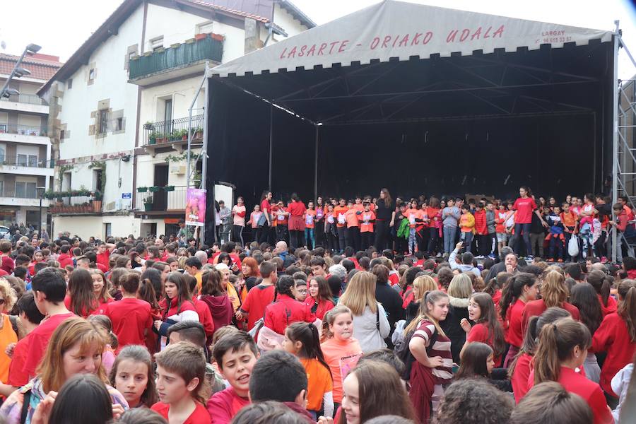 Mutrikutik goizeko 6ak aldera sartu ondoren, kostaldean zehar ibiliko da 21. Korrikaren lekukoa eskuz esku. Arratsaldean helduko da Donostiara eta bertan 42 kilometro egingo ditu auzo ezberdinetan. 