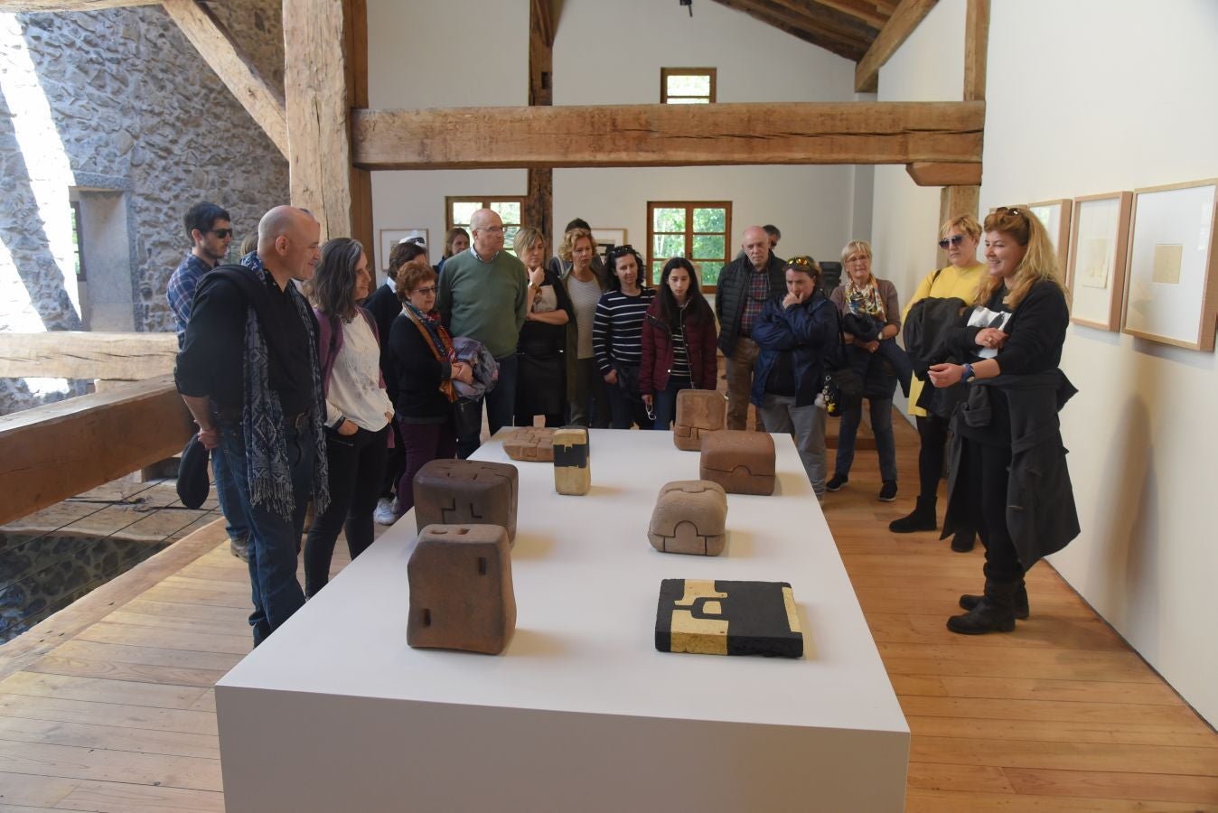 Los primeros visitantes han pasado por el nuevo Chillida Leku y han podido disfrutar, con el mejor tiempo posible, del Museo guipuzcoano.