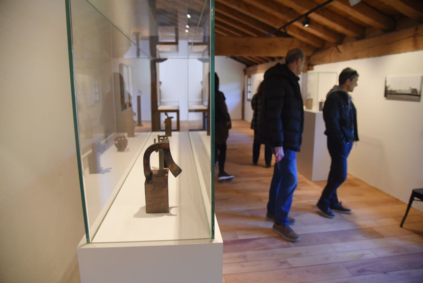 Los primeros visitantes han pasado por el nuevo Chillida Leku y han podido disfrutar, con el mejor tiempo posible, del Museo guipuzcoano.