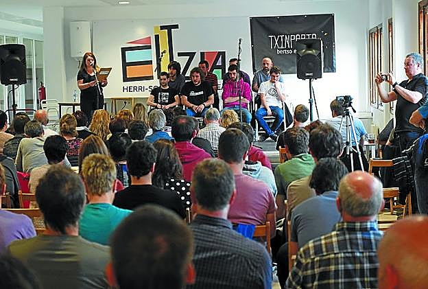 Los participantes en la semifinal disputada en Eltzia. 