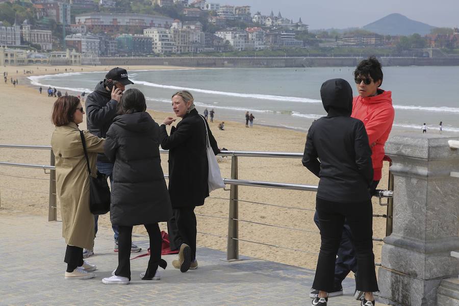 Cientos de bailarinas y bailarines volvieron a llenar un año más el Paseo de La Concha para celebrar el mes de la danza.