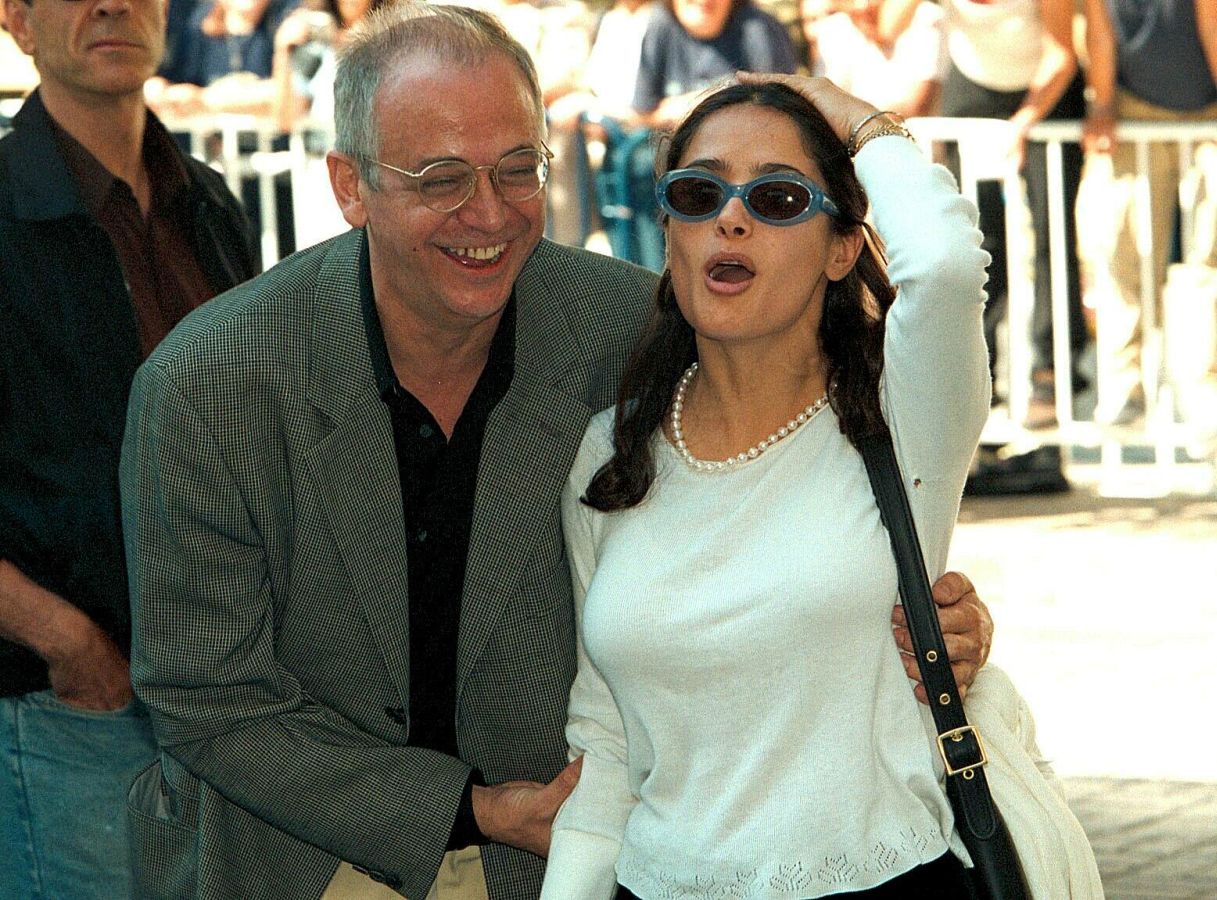 Galán junto a Salma Hayek en 1998