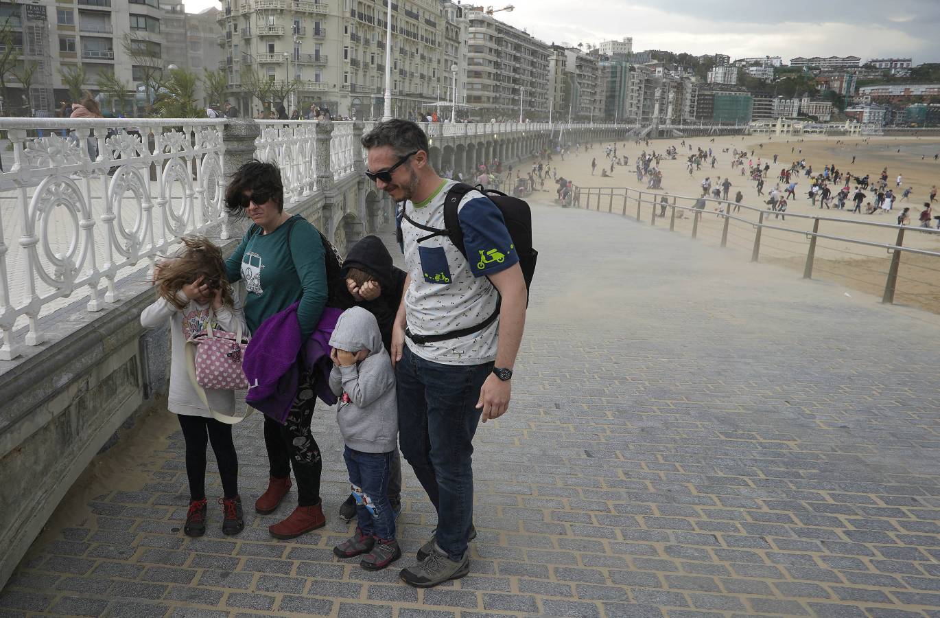 Tras el buen tiempo de la mañana, la tormenta ha llegado a la capital guipuzcoana por la tarde