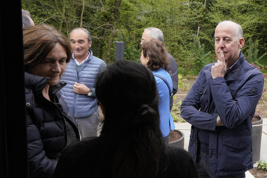Un goteo incesante de visitantes vuelve a dar vida a Chillida Leku en la aapertura oficial al público este miércoles