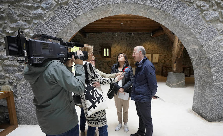 Un goteo incesante de visitantes vuelve a dar vida a Chillida Leku en la aapertura oficial al público este miércoles