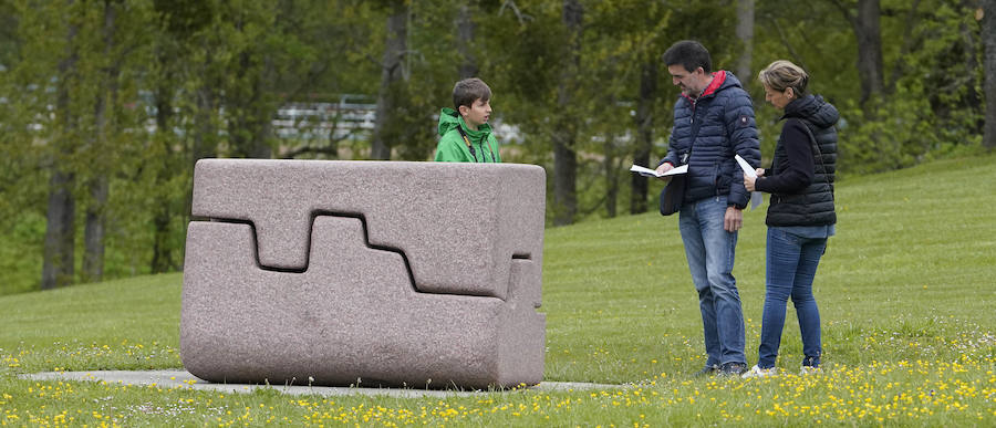 Un goteo incesante de visitantes vuelve a dar vida a Chillida Leku en la aapertura oficial al público este miércoles