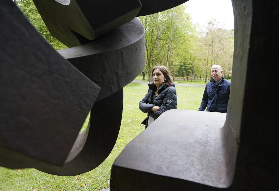 Un goteo incesante de visitantes vuelve a dar vida a Chillida Leku en la aapertura oficial al público este miércoles