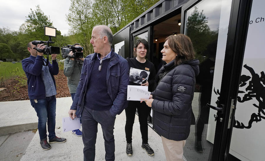 Un goteo incesante de visitantes vuelve a dar vida a Chillida Leku en la aapertura oficial al público este miércoles