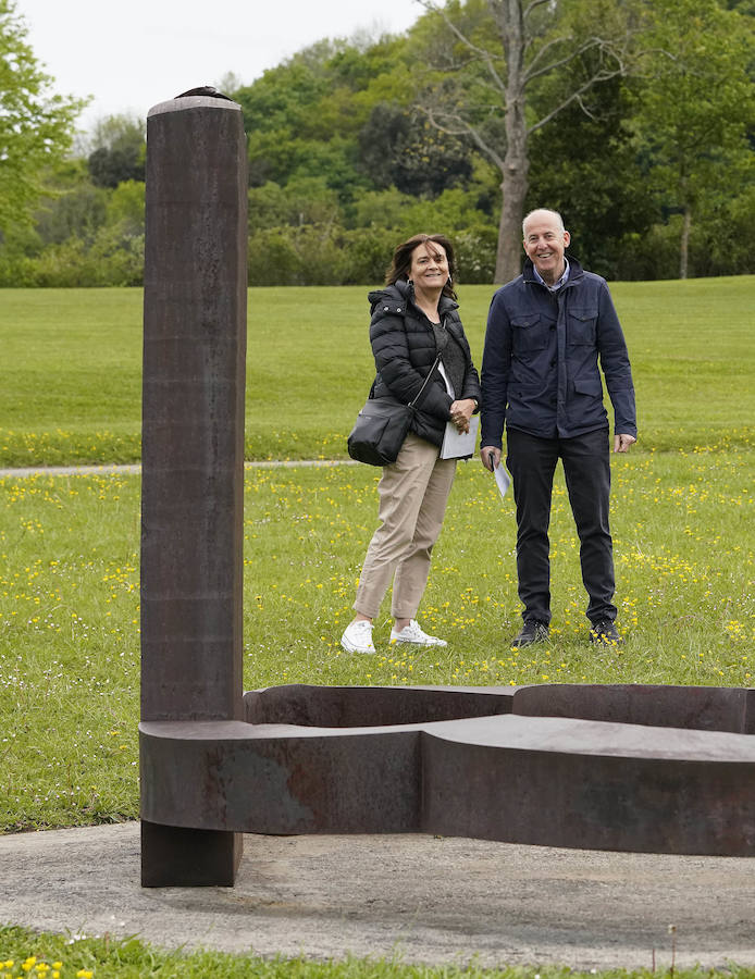 Un goteo incesante de visitantes vuelve a dar vida a Chillida Leku en la aapertura oficial al público este miércoles