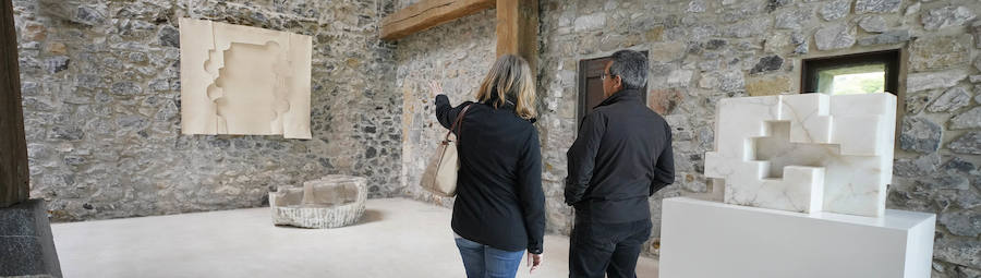 Un goteo incesante de visitantes vuelve a dar vida a Chillida Leku en la aapertura oficial al público este miércoles