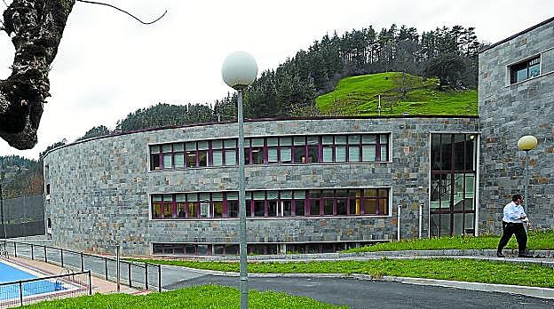Una vista del exterior del centro de internamiento de menores de Zumarraga. 