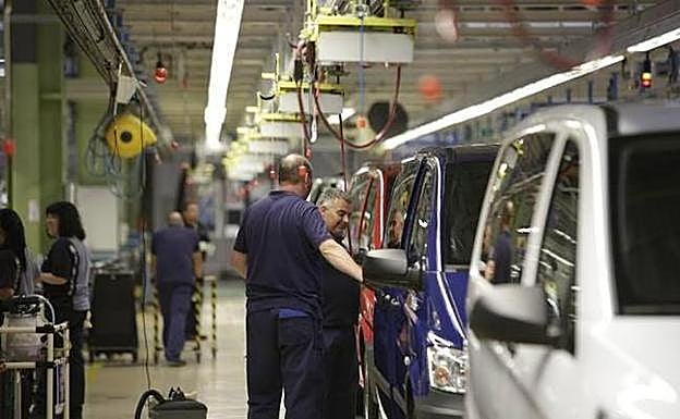Mercedes Vitoria vuelve a recortar su producción, ahora en 4.000 vehículos
