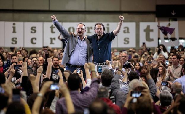 Pablo Iglesias en un mitin ayer en Valencia junto al candidato de Unides Podem-Esquerra Unida, Rubén Martínez Dalmau.