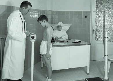 Imagen secundaria 1 - 120 años en la vanguardia médico-sanitaria