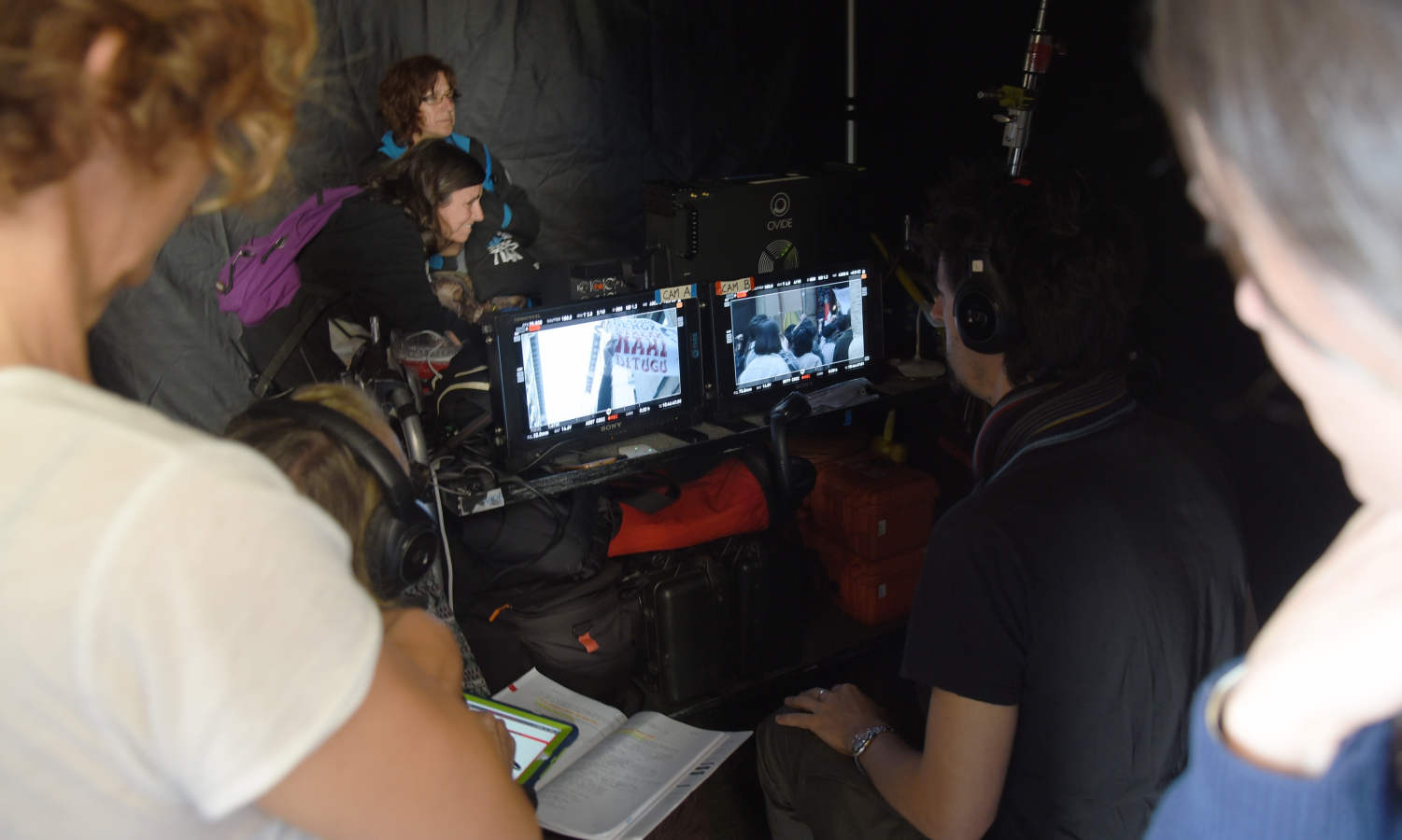 El rodaje de la serie de televisión 'Patria', basada en la popular novela de Fernando Aramburu, ha tenido lugar este martes en San Sebastián.