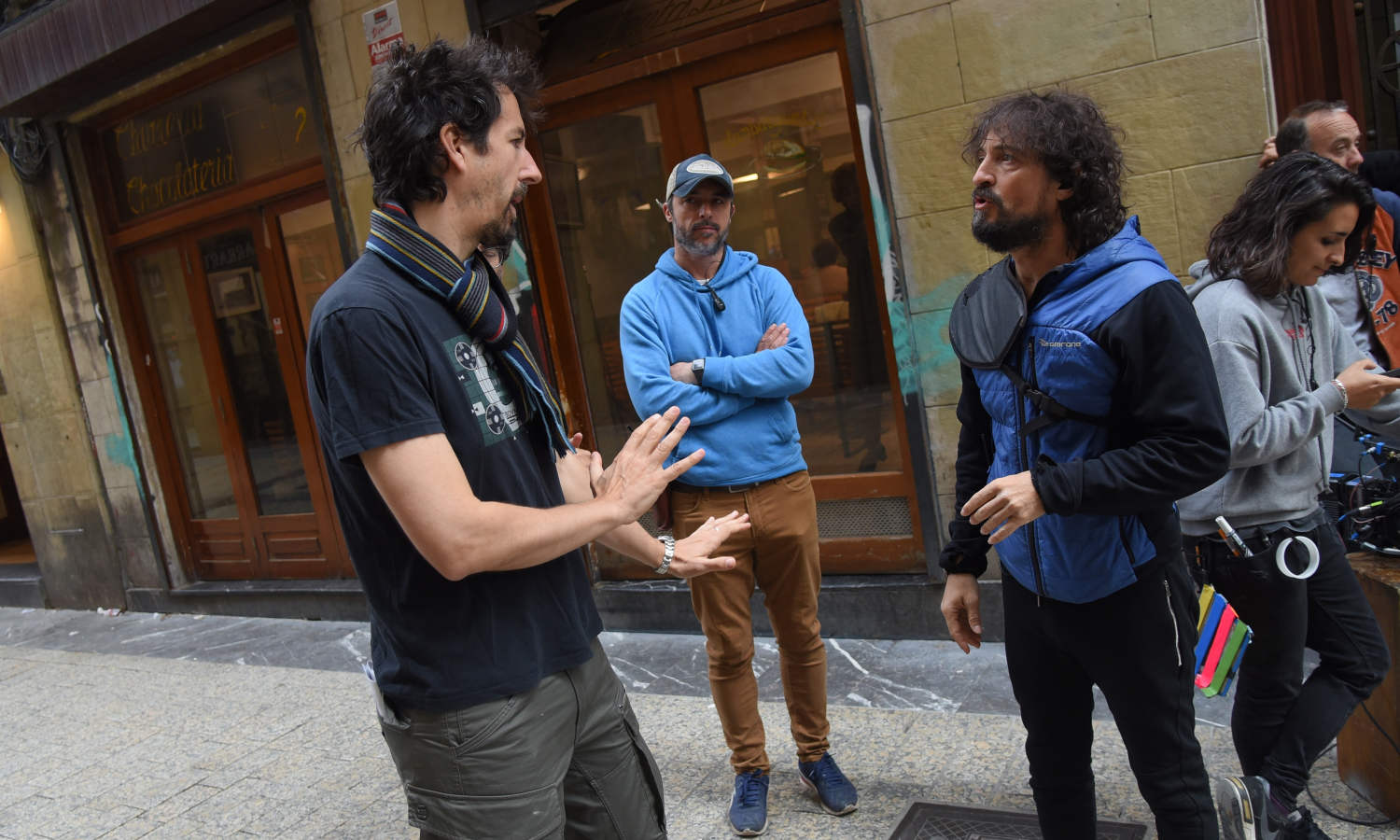 El rodaje de la serie de televisión 'Patria', basada en la popular novela de Fernando Aramburu, ha tenido lugar este martes en San Sebastián.